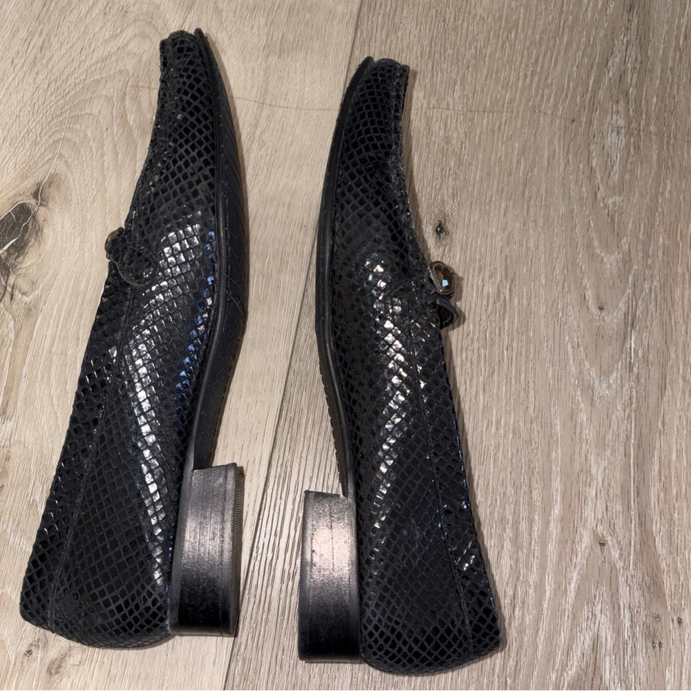 Black Stuart Weitzman Women's 8.5 N Snake Skin Slip-on Loafers W/ Rhinestones - Picture 7 of 14